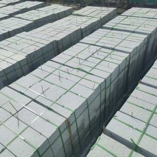 鞍山 芝麻白1.8公分火烧300*600地铺，清仓大甩卖