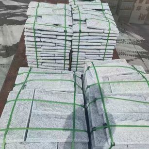 鞍山 芝麻白蘑菇石装车出货