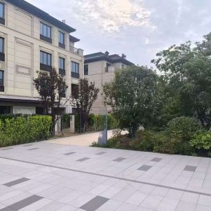 鞍山 芝麻白与芝麻白搭配铺装，尺寸1200*600