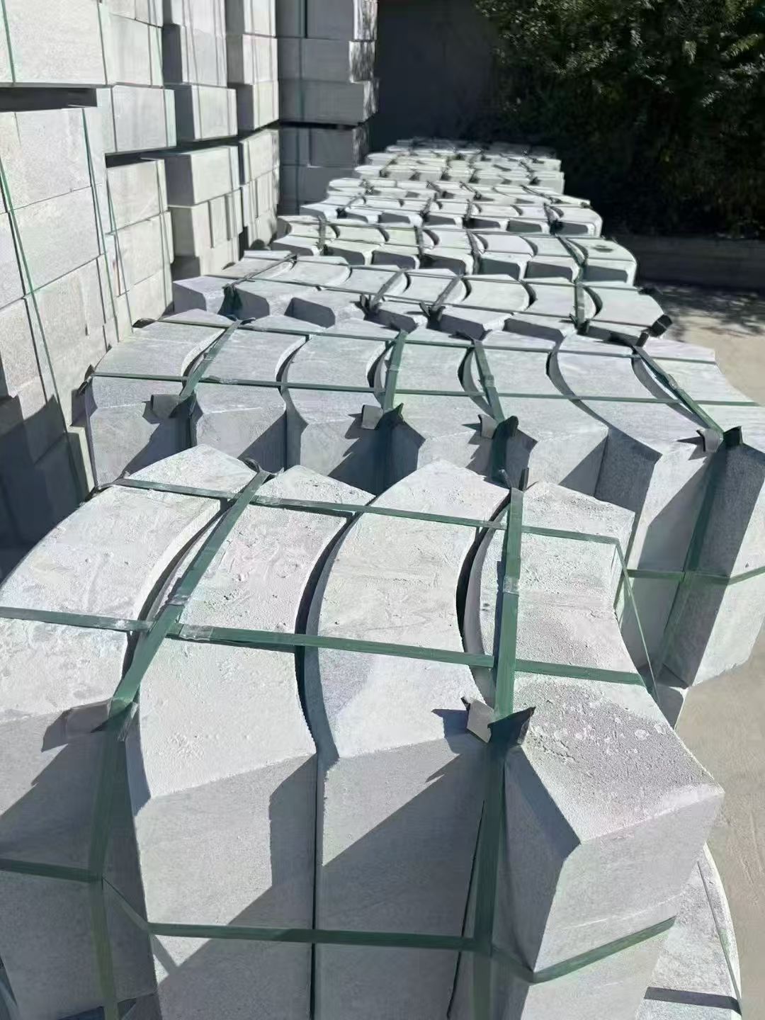 鞍山 芝麻灰弧形路沿石