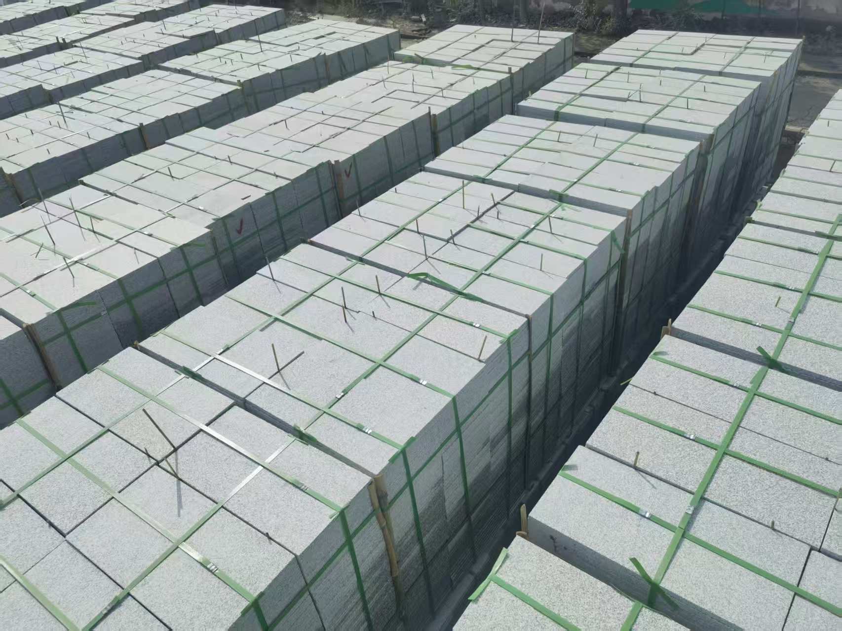 鞍山 芝麻白1.8公分火烧300*600地铺，清仓大甩卖