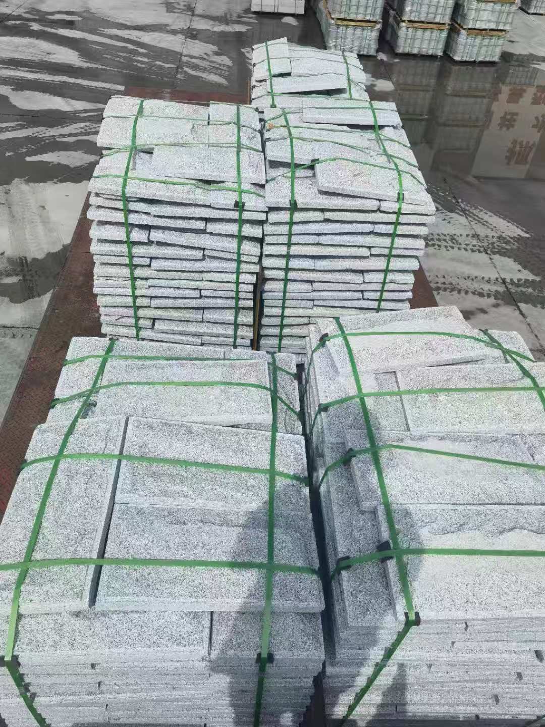 鞍山 芝麻白蘑菇石装车出货