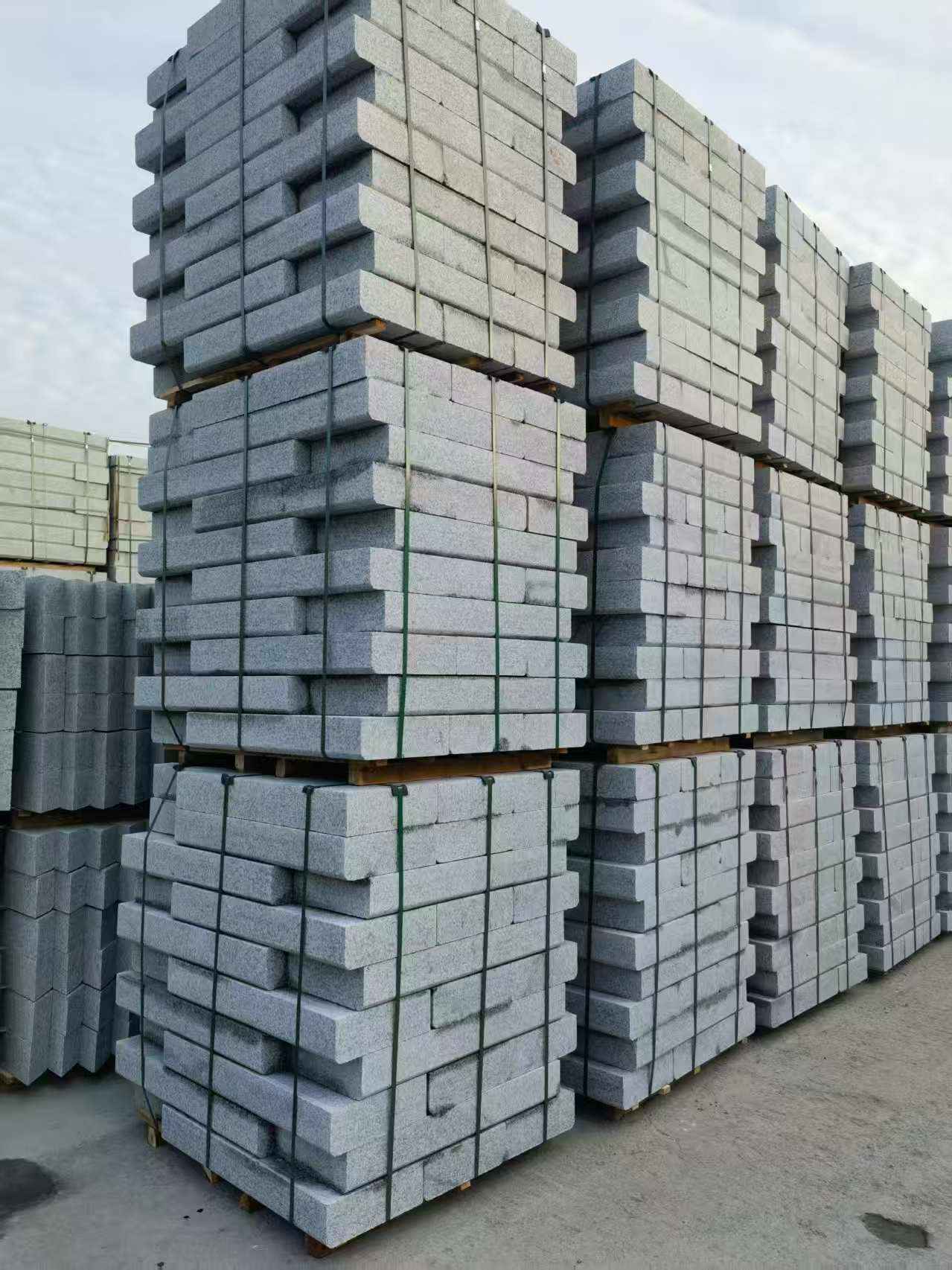 鞍山 路沿石（路侧石），颜色一致，尺寸标准