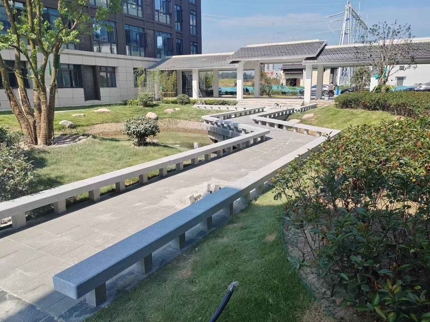 鞍山 芝麻灰小区坐凳&栏杆安装效果