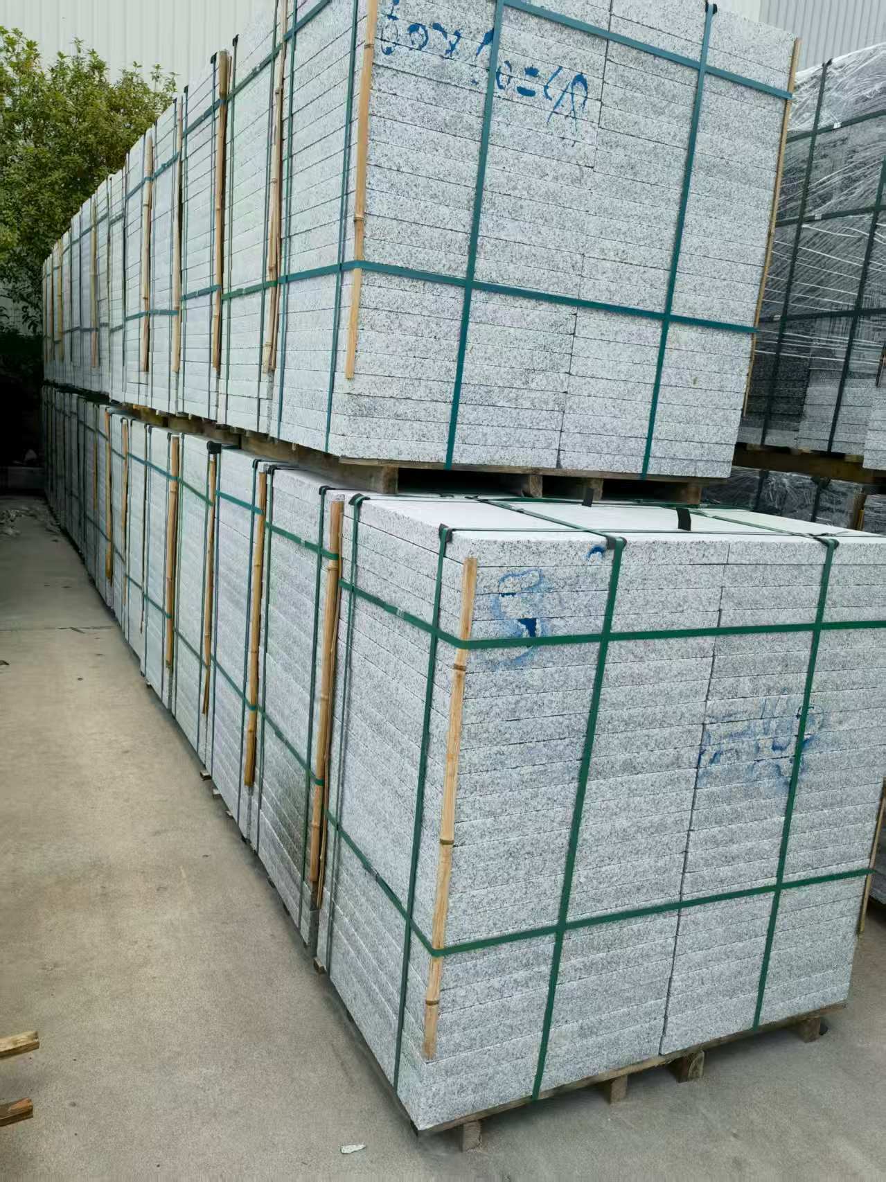 鞍山 大花芙蓉白火烧成品，市政园林广场地铺石
