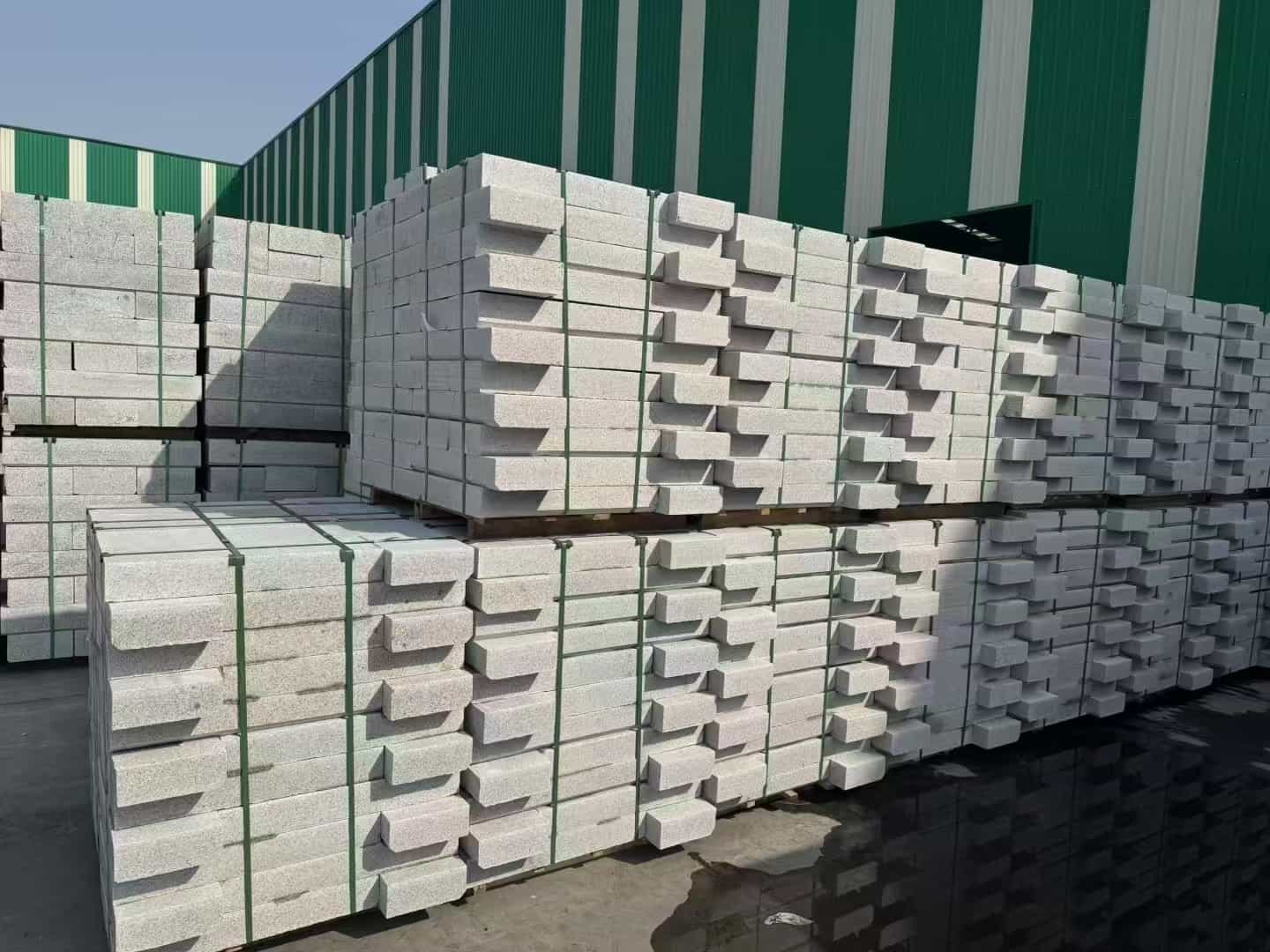 鞍山芝麻白路沿石