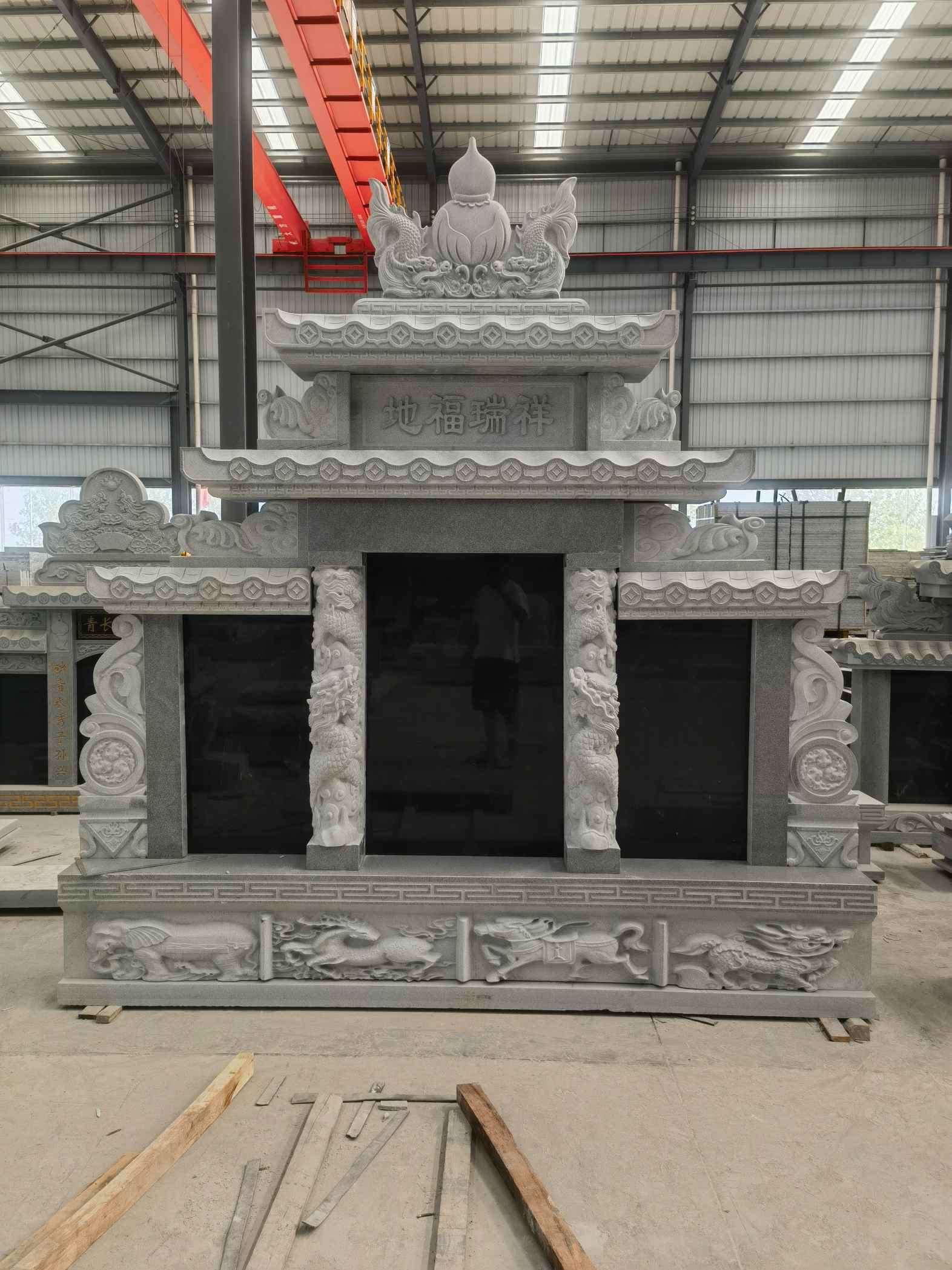 鞍山 芝麻灰高档墓碑、土墓，一套也支持定做