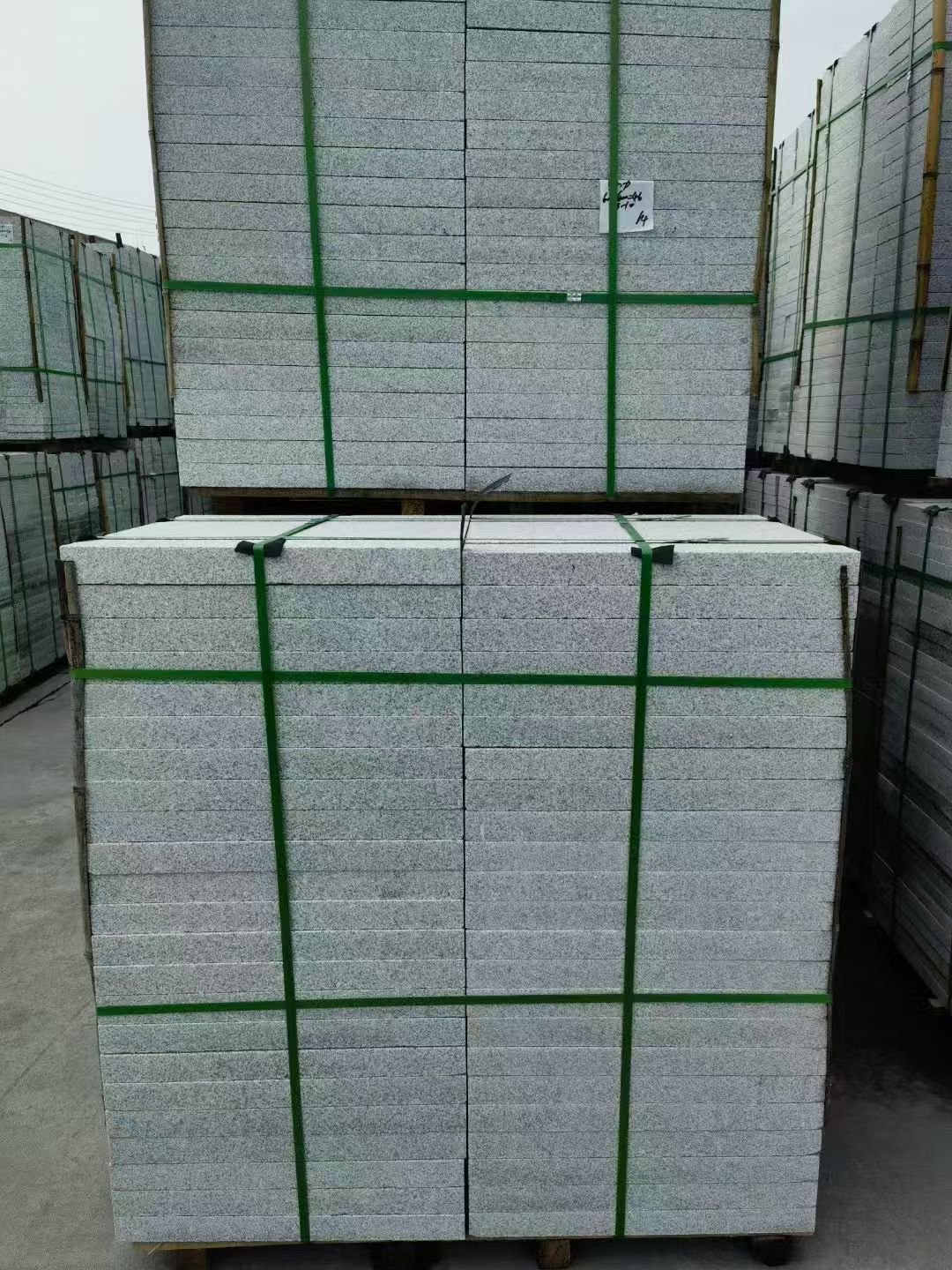 鞍山 火烧面地铺石，街道广场园林市政工程板，1.8~5.0厚均有现货