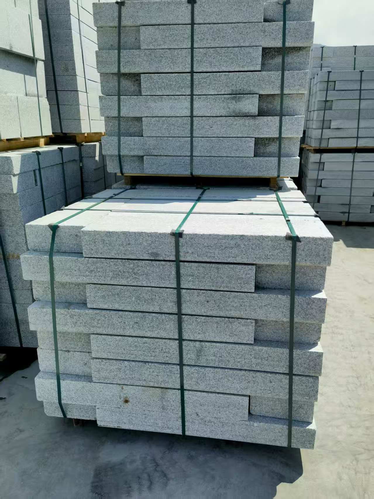 鞍山 芙蓉白花岗岩路沿石、平石尺寸标准，色泽均匀